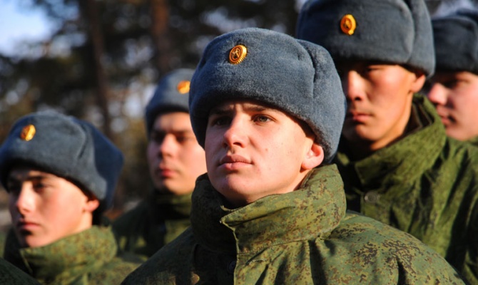 trim Metropolitan But Armata rusă renunţă la căciula de blană cu urechi și trece la un echipament  modern