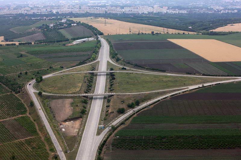 Жд кишинев. Железная дорога Молдовы. Молдавия инфраструктура. Транспортная сеть Молдавии. Кишинев дорога.